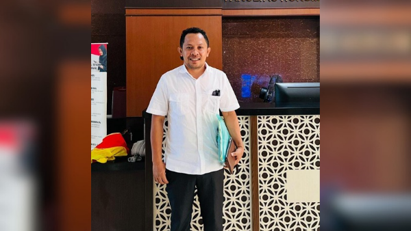 Praktisi  Rian Van Frits Kapitan Praktisi Rian Van Frits Kapitan