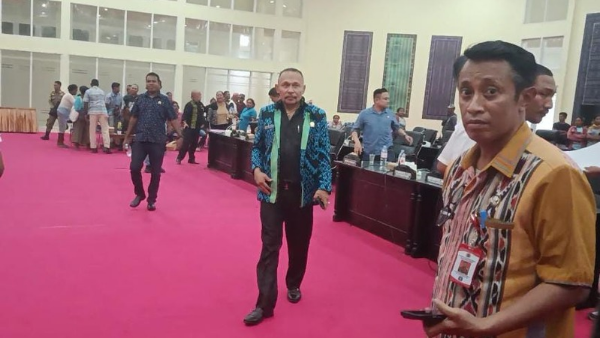 Sekda Teldi Sanam setelah selesai RDP siang tadi (yandry/kupangterkini.com)