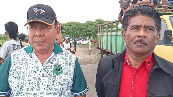 Ketua Pordasi NTT, Jerry Manafe bersama Ketua Panitia Pacuan Kuda Pordasi NTT, Gebby Manoe (yandry/kupangterkini.com)
