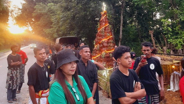 Pohon Natal UPTD SD Negeri Hurknutu yang bertema jagung (yandry/kupangterkini.com) Pohon Natal UPTD SD Negeri Hurknutu yang bertema jagung (yandry/kupangterkini.com)