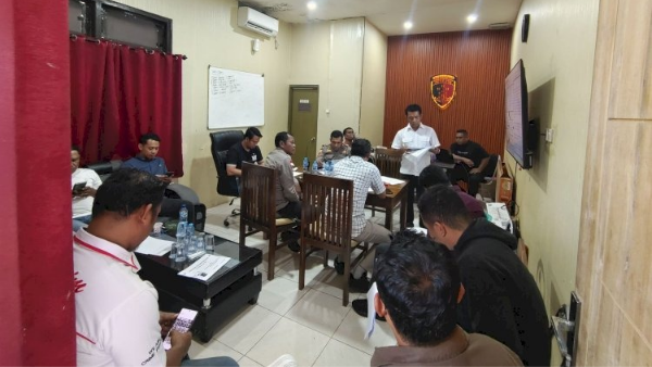 Polisi saat melakukan gelar perkara kasus KM Putri Sakinah