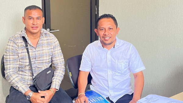 Mokrianus Lay bersama Penasehat Hukumnya, Rian Van Frits Kapitan (dok pribadi)