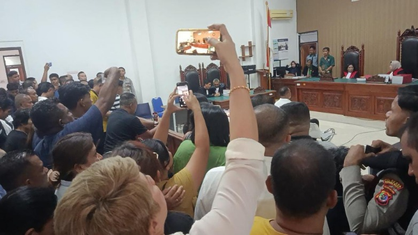 Suasana sidang perlawanan penasehat hukum Mokrianus Lay terhadap dakwaan jaksa (yandry/kupangterkini.com)
