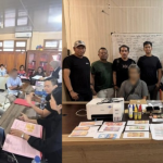 Pasutri tersangka pembuatan dan mengedarkan uang palsu di kota kupang saat dilimpahkan ke Kejaksaan (ist)