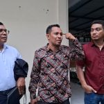 Ketua Tim Advokat Mokris Lay, Rian Van Frits Kapitan bersama Dr Yanto Ekon & Imbo Tulung