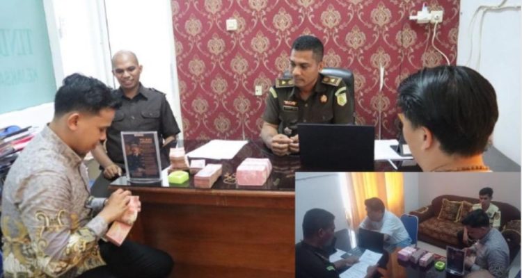 Rudi Angkari ketika mengembalikan uang negara pada 18 Februari 2026 (ist)