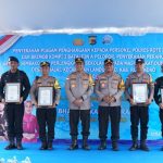 Kapolda NTT, Irjen Pol Dr Rudy Darmoko bersama perwakilan personel Polri yang diberikan penghargaan (ist) Kapolda NTT, Irjen Pol Dr Rudy Darmoko bersama perwakilan personel Polri yang diberikan penghargaan (ist)