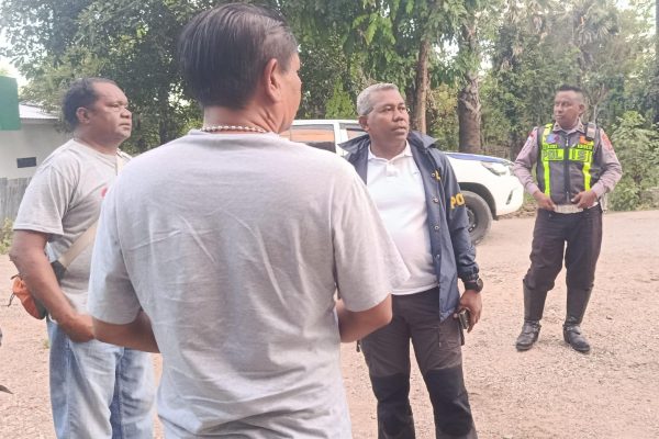 Kapolres Kupang, AKBP Rudy Ledo saat berada disekitar lokasi (yandry/kupangterkini.com)