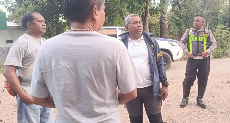 Kapolres Kupang, AKBP Rudy Ledo saat berada disekitar lokasi (yandry/kupangterkini.com)