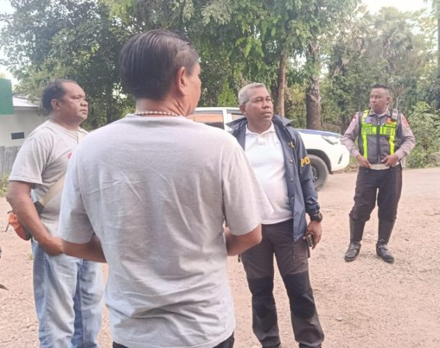 Kapolres Kupang, AKBP Rudy Ledo saat berada disekitar lokasi (yandry/kupangterkini.com)