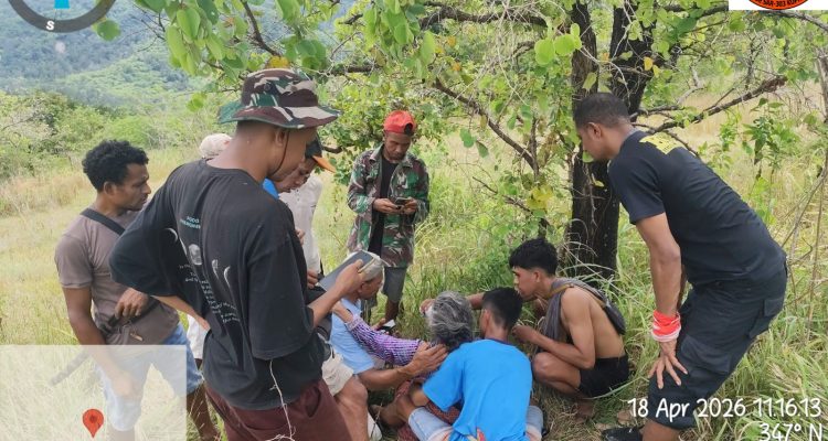 Warga bersama tim SAR ketika melakukan pencarian (ist)