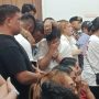 Adik-adik Mokris Lay menangis ketika mendengar putusan bebas dari Majelis Hakim (yandry/kupangterkini.com)