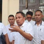 Tim Advokat Mokris Lay ketika memberikan keterangan kepada awak media setelah putusan (yandry/kupangterkini.com)