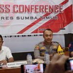 Polres Sumba Timur ketika melakukan press rilis bersama awak media (ist)