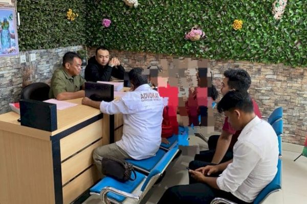 Polres Sikka ketika melakukan tahap II kasus kekerasan terhadap anak (ist)