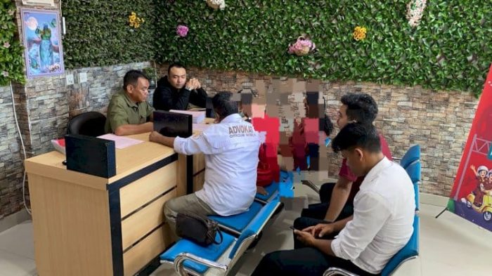 Polres Sikka ketika melakukan tahap II kasus kekerasan terhadap anak (ist)