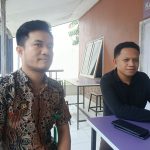Kasi Intelijen Kejari Kabupaten Kupang, Arly Sumanto bersama Kasi Barang Bukti (yandry/kupangterkini.com)