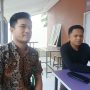 Kasi Intelijen Kejari Kabupaten Kupang, Arly Sumanto bersama Kasi Barang Bukti (yandry/kupangterkini.com)
