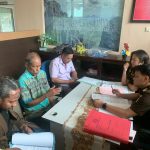 Tersangka pencurian ternak, KM ketika dilimpahkan ke pihak Kejaksaan (yandry/kupangterkini.com)