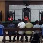 Enam terdakwa kasus sumur bor Oenunutono saat mengikuti sidang tuntutan di Pengadilan Tipikor (ist)