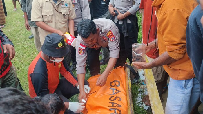 Jennazah korban saat dievakuasi tim SAR