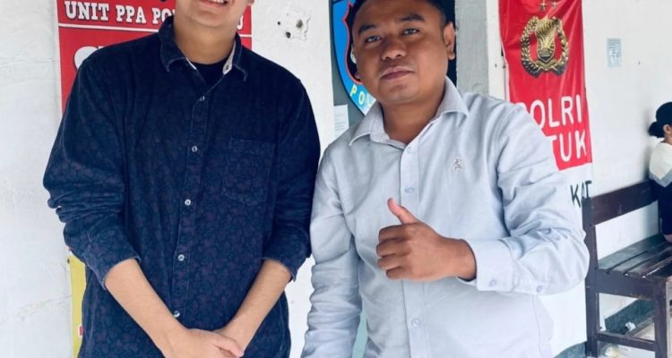 Dominikus Boymau bersama kliennya, Revival Sila (dok pribadi)