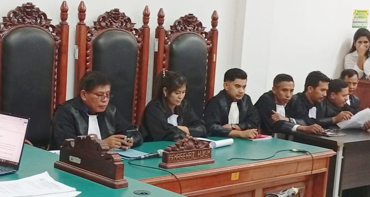 Para pengacara terdakwa kasus Sebastian Bokol (yandry/kupangterkini.com)