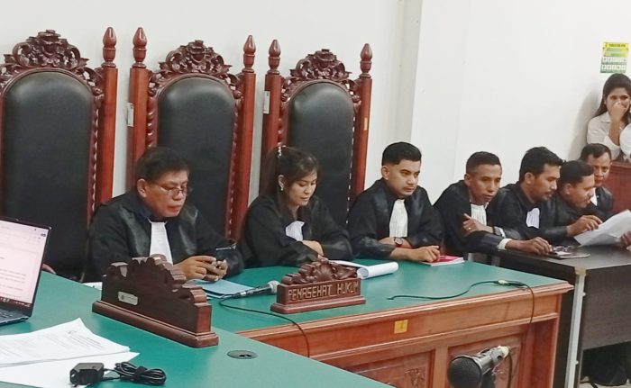 Para pengacara terdakwa kasus Sebastian Bokol (yandry/kupangterkini.com)