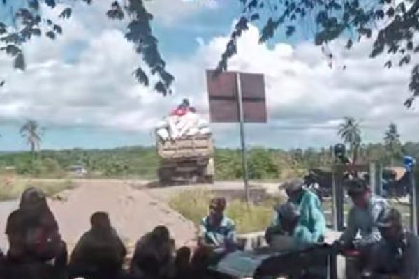 Hasil Panen padi di Dalam Kom penuhi dump truck