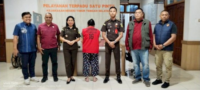 Bos PT Sarana Megah Sejahtera saat diserahkan ke pihak Kejaksaan