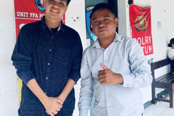 Dominikus Boymau bersama kliennya, Revival Silla (dok privadi)
