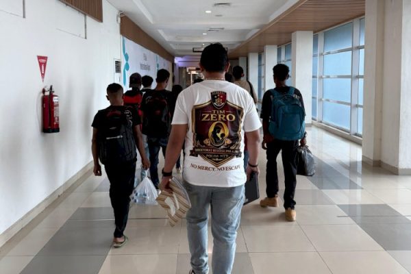 Tim Ditres PPA PPO saat mengamankan para korban Tim Ditres PPA PPO saat mengamankan para korban