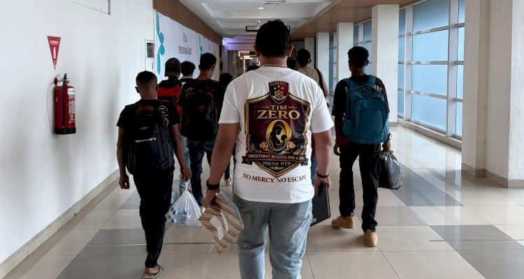 Tim Ditres PPA PPO saat mengamankan para korban Tim Ditres PPA PPO saat mengamankan para korban
