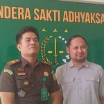 Kasi Intelijen Arly Sumanto bersama Kasi Datun Johan Wibowo (yandry/kupangterkini.com)