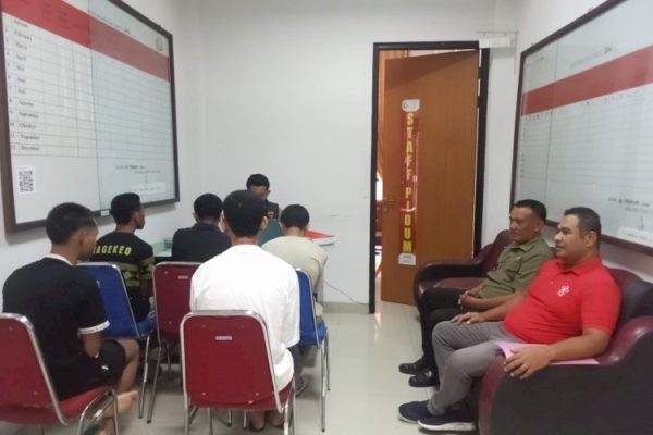 Pihak Polres Nagekeo ketika melakukan tahap II 5 pelaku kekerasan seksual tergadap anak