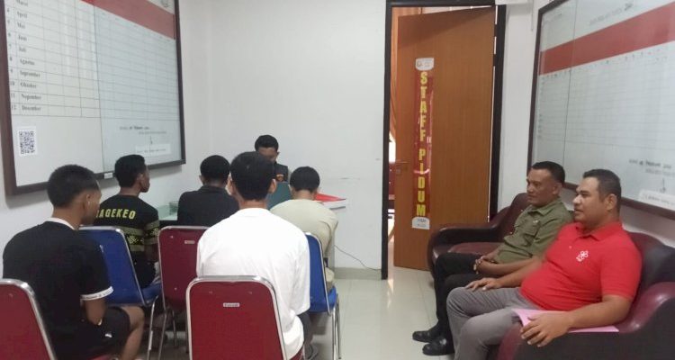 Pihak Polres Nagekeo ketika melakukan tahap II 5 pelaku kekerasan seksual tergadap anak