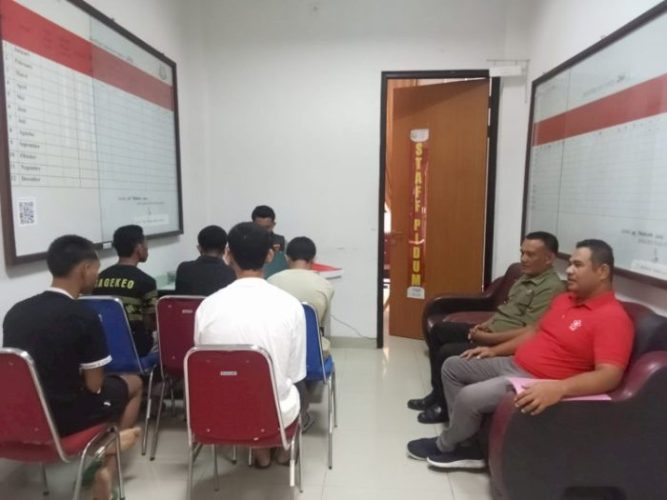 Pihak Polres Nagekeo ketika melakukan tahap II 5 pelaku kekerasan seksual tergadap anak