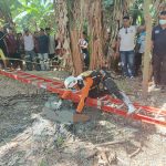 Tim SAR saat melakukan evakuasi terhadap korban