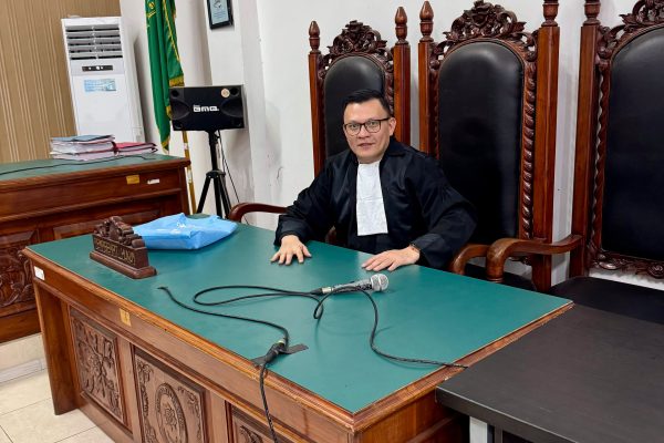 Fransisco Bernando Bessi dalam ruang sidang (dok pribadi) Fransisco Bernando Bessi dalam ruang sidang (dok pribadi)