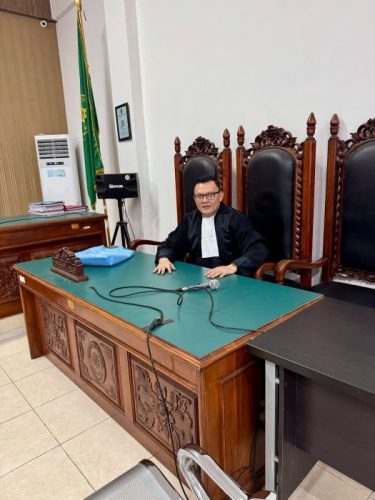Fransisco Bernando Bessi dalam ruang sidang (dok pribadi)