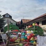 Sampah yang menumpuk di Pasar Inpres Naikoten