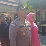 Kapolres Kupang yang baru, AKBP Adhitya Octovio Putra bersama istri (yandry/kupangterkini.com)