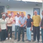 Mokris Lay Foto bersama warga RT 08 Kelurahan Naimata (yandry/kupangterkini.com) Mokris Lay Foto bersama warga RT 08 Kelurahan Naimata (yandry/kupangterkini.com)