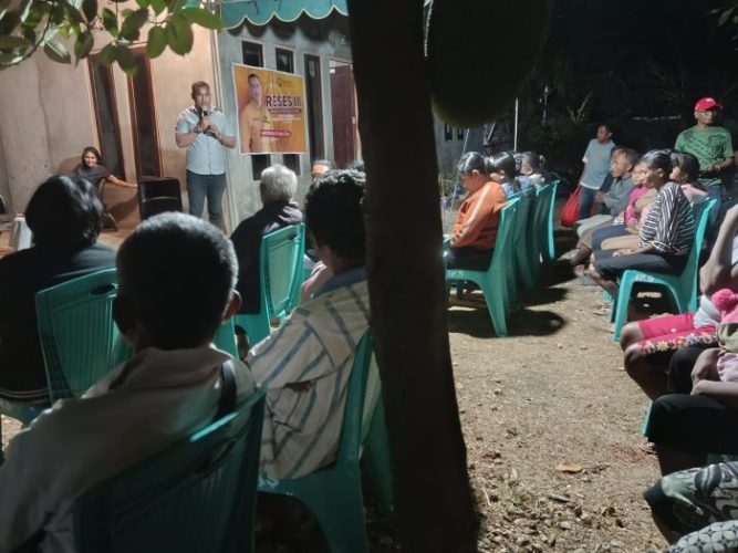 Mokris Lay saat melaksanakan reses di kelurahan Bakunase II (yandry/kupangterkini.com)