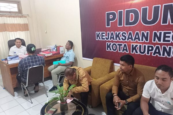 Personil Polsek Kota Raja saat melakukan penyerahan tahap II