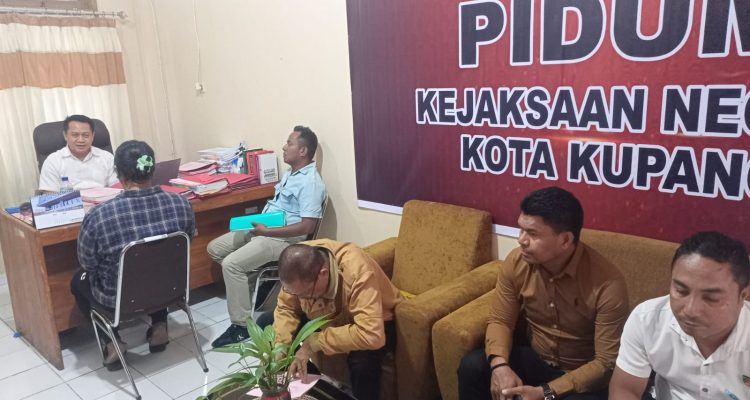Personil Polsek Kota Raja saat melakukan penyerahan tahap II