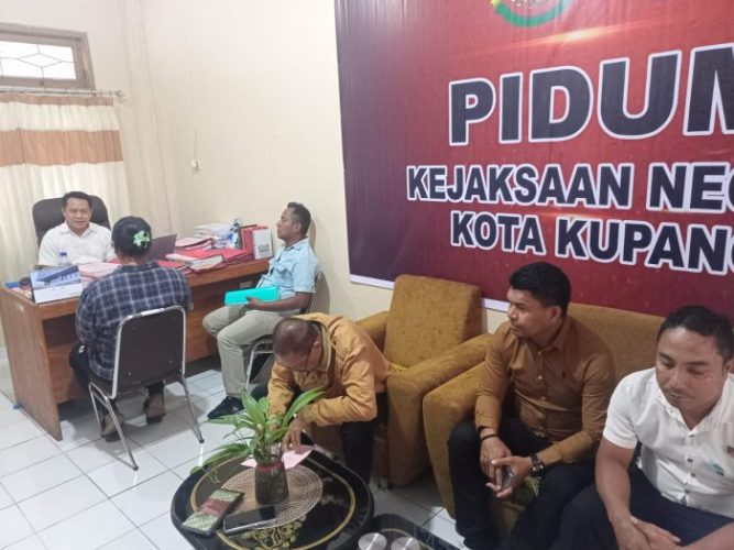 Personil Polsek Kota Raja saat melakukan penyerahan tahap II