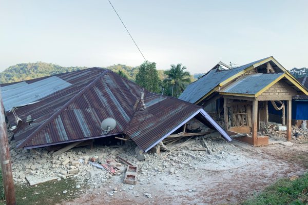 Salah satu rumah warga yang rata dengan tanah akibat gempa Salah satu rumah warga yang rata dengan tanah akibat gempa