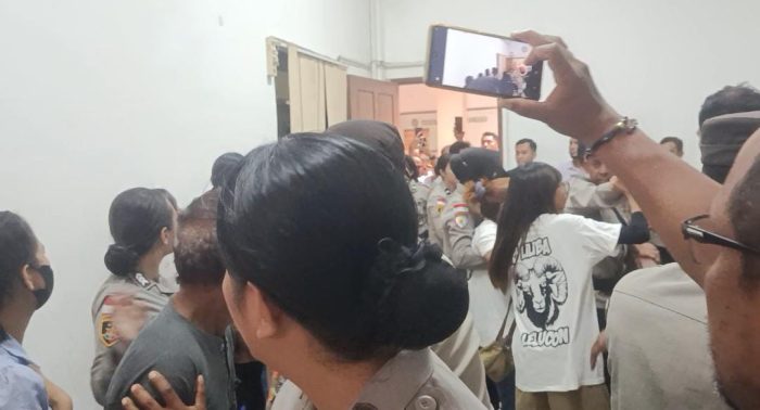 Kericuhan terjadi setelah putusan Kasus Sebastian Bokol (yandry/kupangterkini.com)