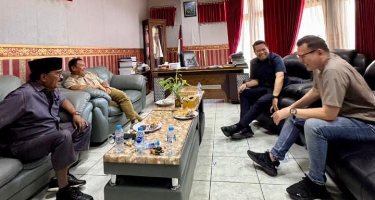 Fransisco Bessi ketika menemui tiga pimpinan DPRD Kota Kupang (dok pribadi)